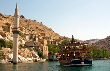 Uçaklı Urfa Göbeklitepe Harran Halfeti Nemrut Turu (2 Gece 3 Gün)